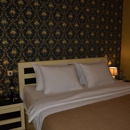 Vere Corner Hotel Tbilisi Bagian luar foto