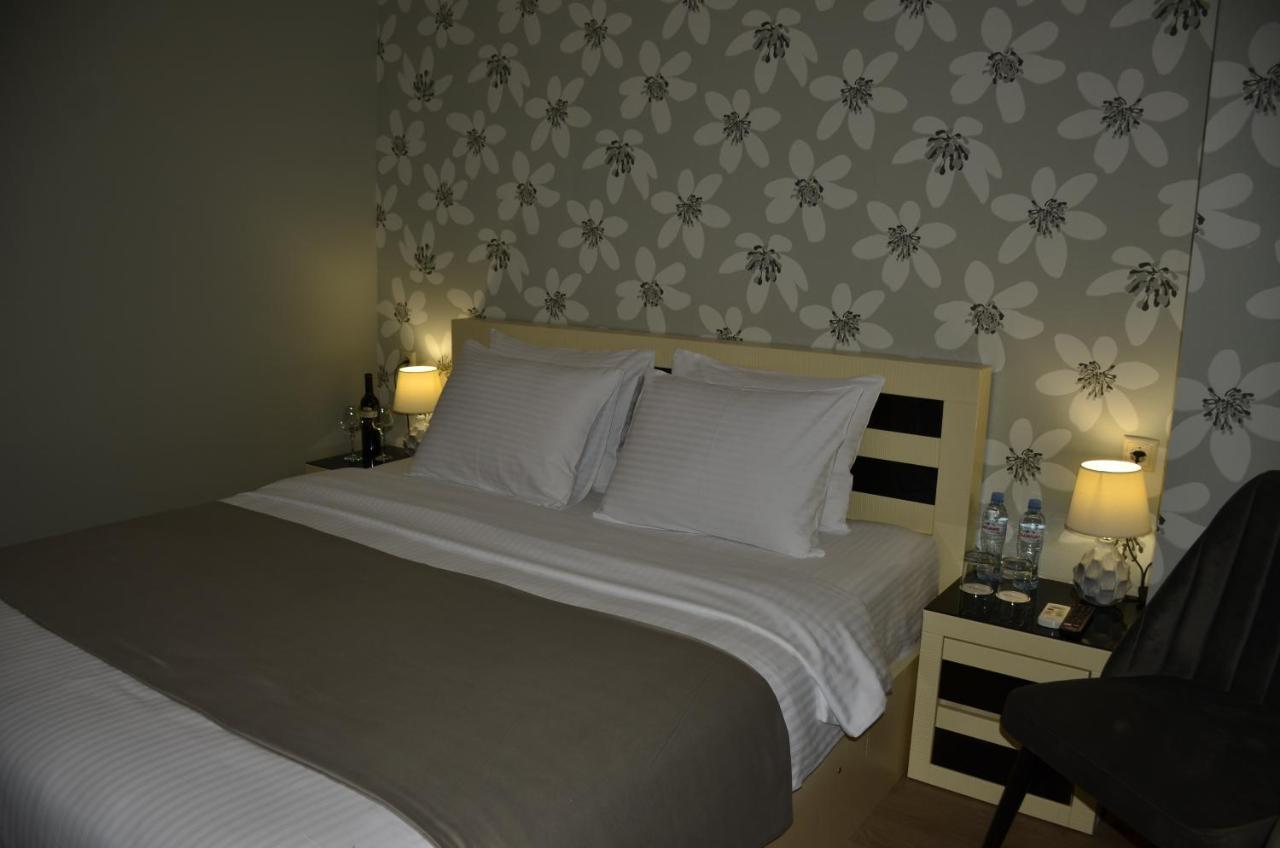 Vere Corner Hotel Tbilisi Bagian luar foto