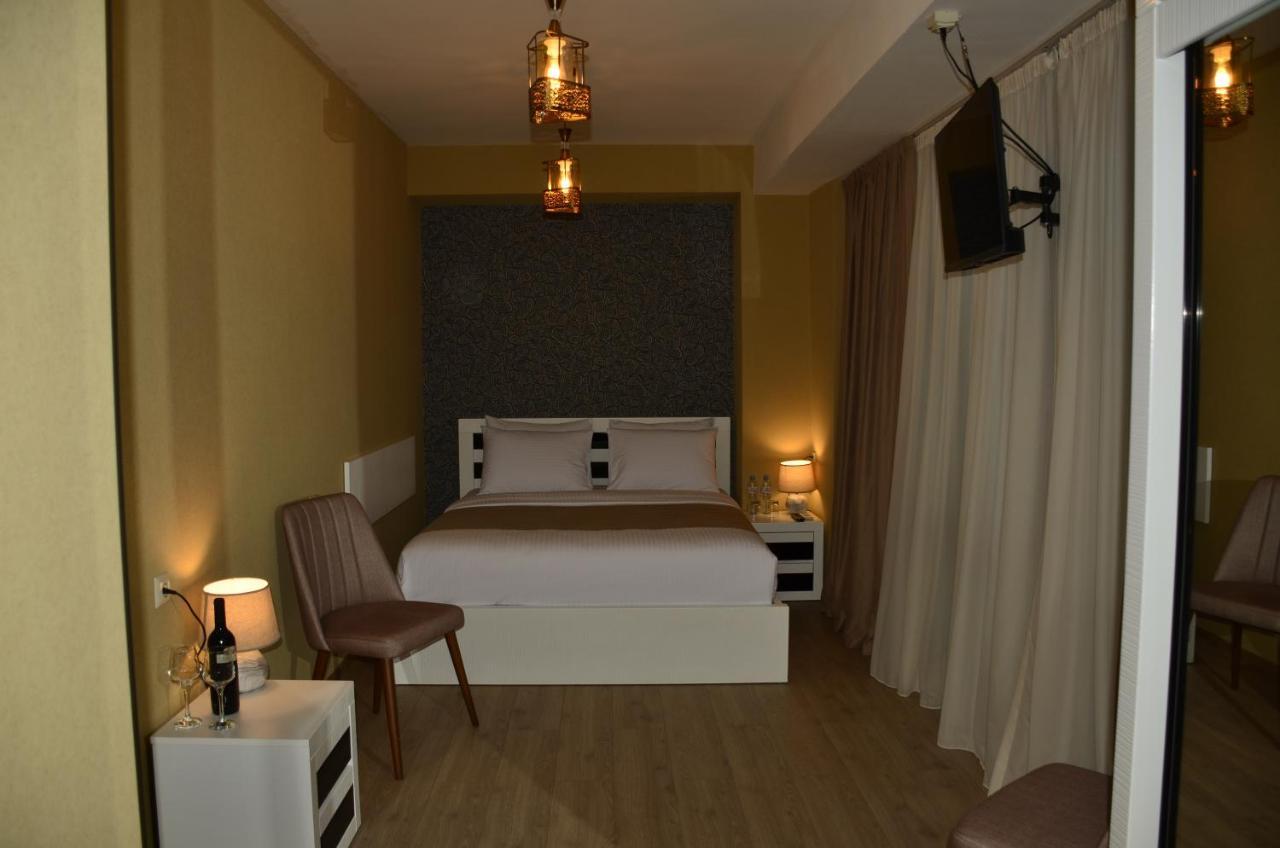 Vere Corner Hotel Tbilisi Bagian luar foto