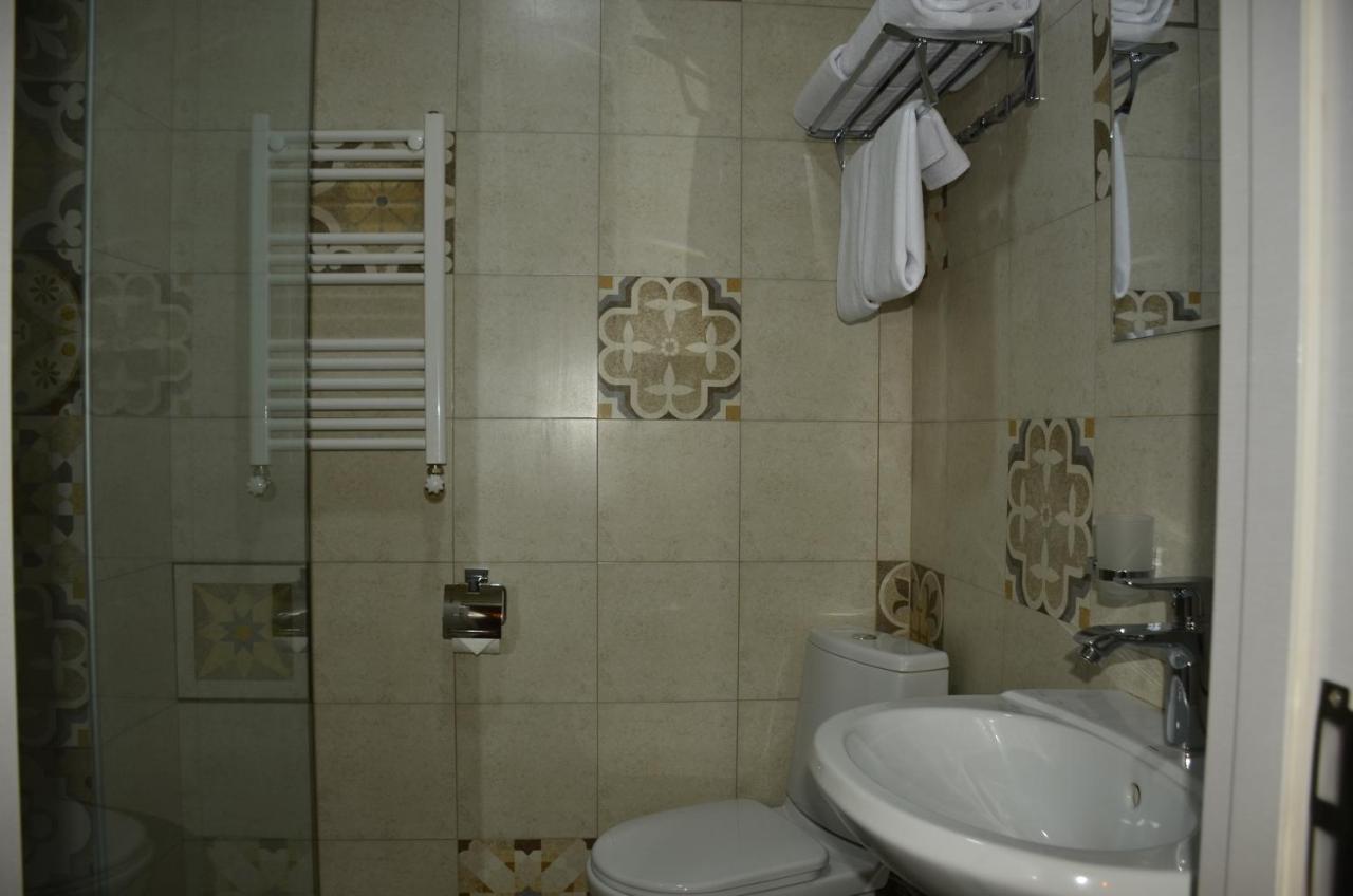 Vere Corner Hotel Tbilisi Bagian luar foto